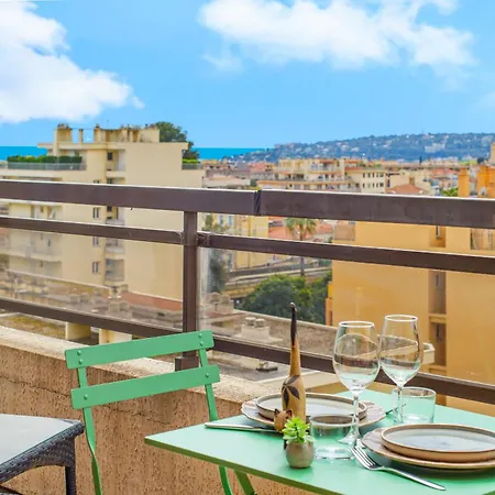 Avec Terrase Et Climatisation * Menton